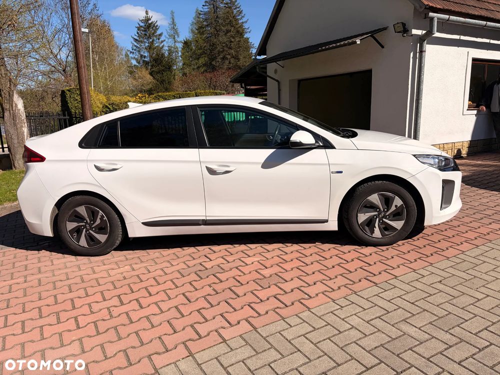 Hyundai IONIQ Hybrid Business - 2