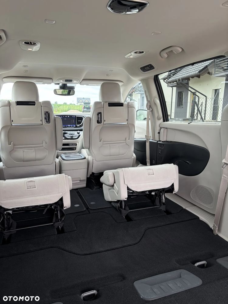 Chrysler Pacifica - 29