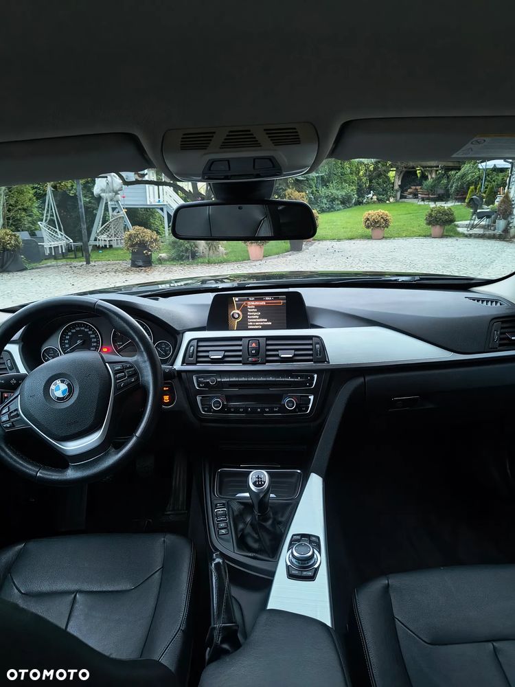 BMW Seria 3 320d xDrive - 10
