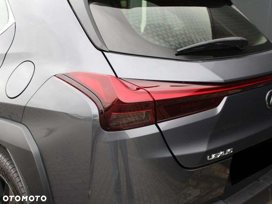 Lexus UX 300h Business - 11