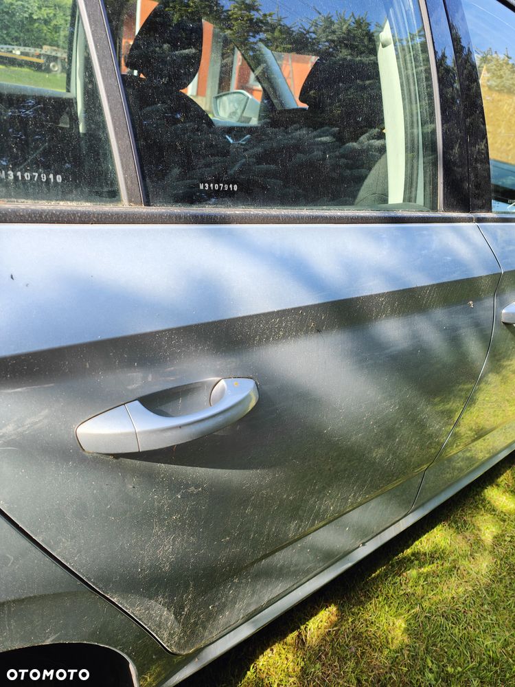 Drzwi prawy przód  Śkoda Kamiq srebrne demontaż kompletne - 4