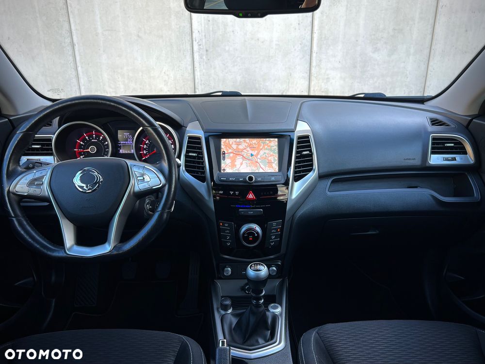 SsangYong/KGM Tivoli e-XGi 160 2WD Black+White - 5