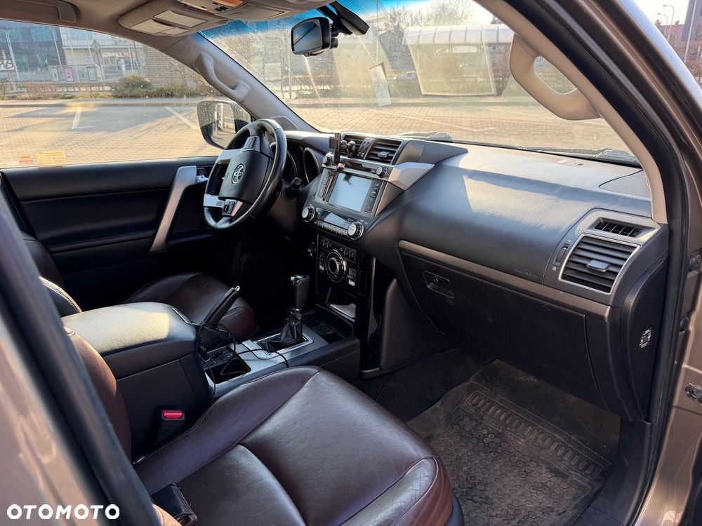 Toyota Land Cruiser - 4