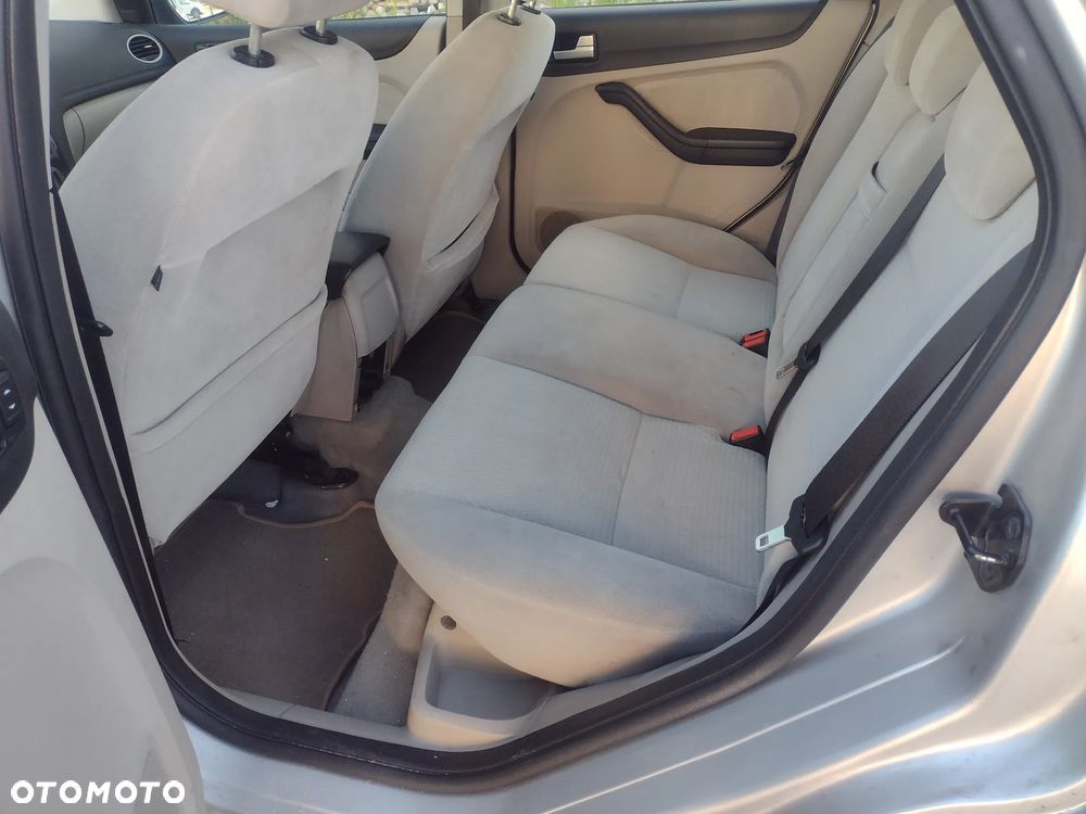 Ford Focus 1.6 TDCi DPF Ghia - 13