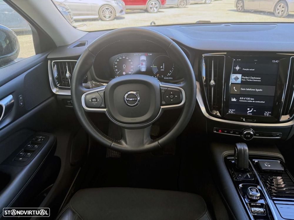 Volvo V60 2.0 T8 AWD TE Momentum Plus - 32