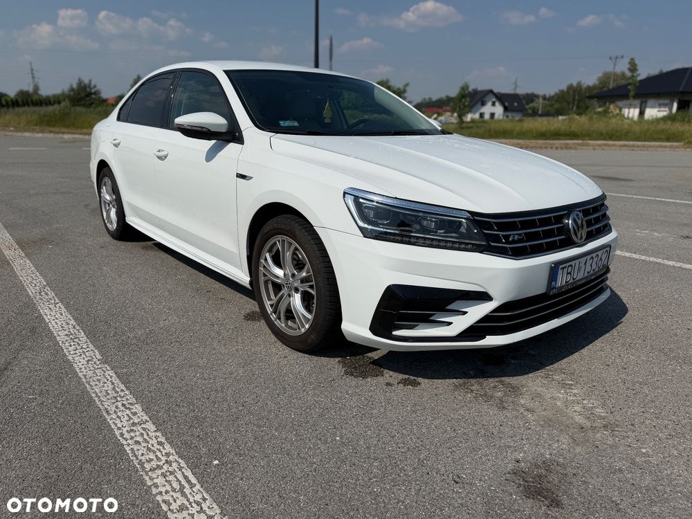 Volkswagen Passat - 1
