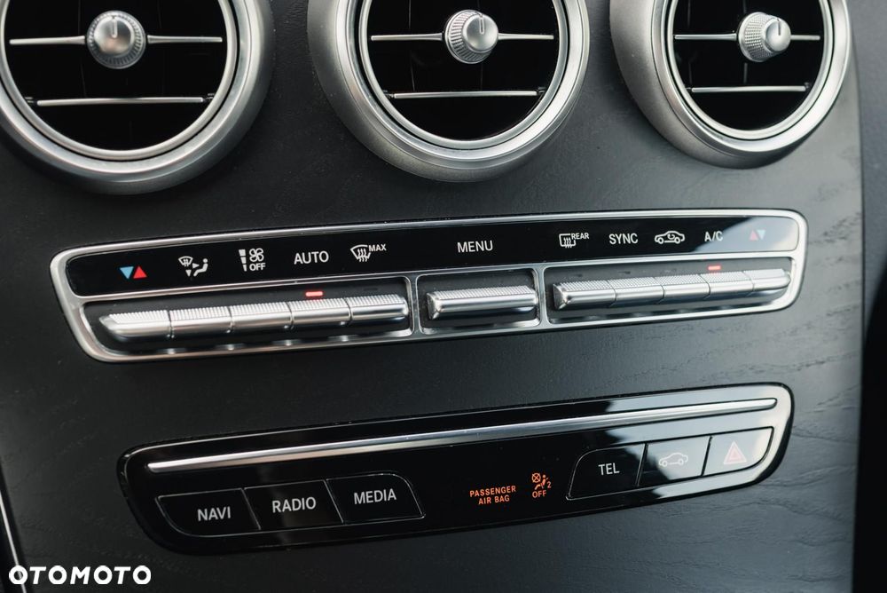 Mercedes-Benz Klasa C 300 9G-TRONIC - 22