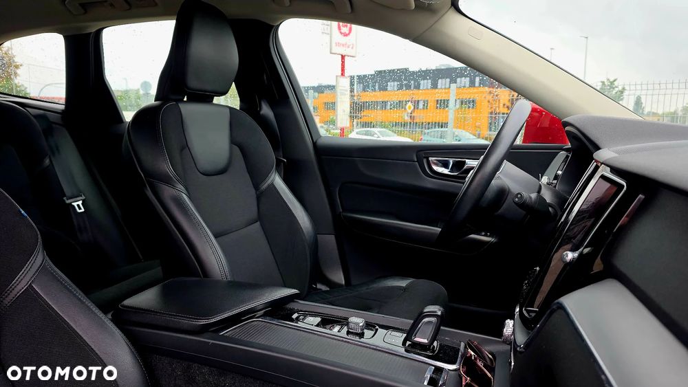 Volvo XC 60 T4 Momentum Pro - 8