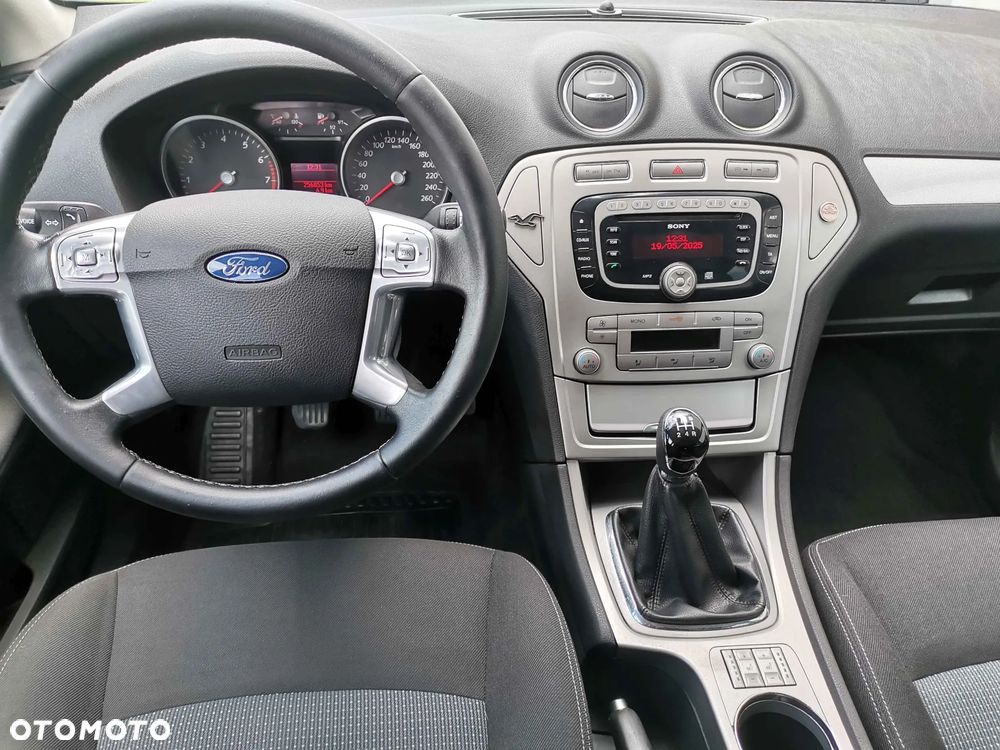 Ford Mondeo 1.6 Ambiente - 16