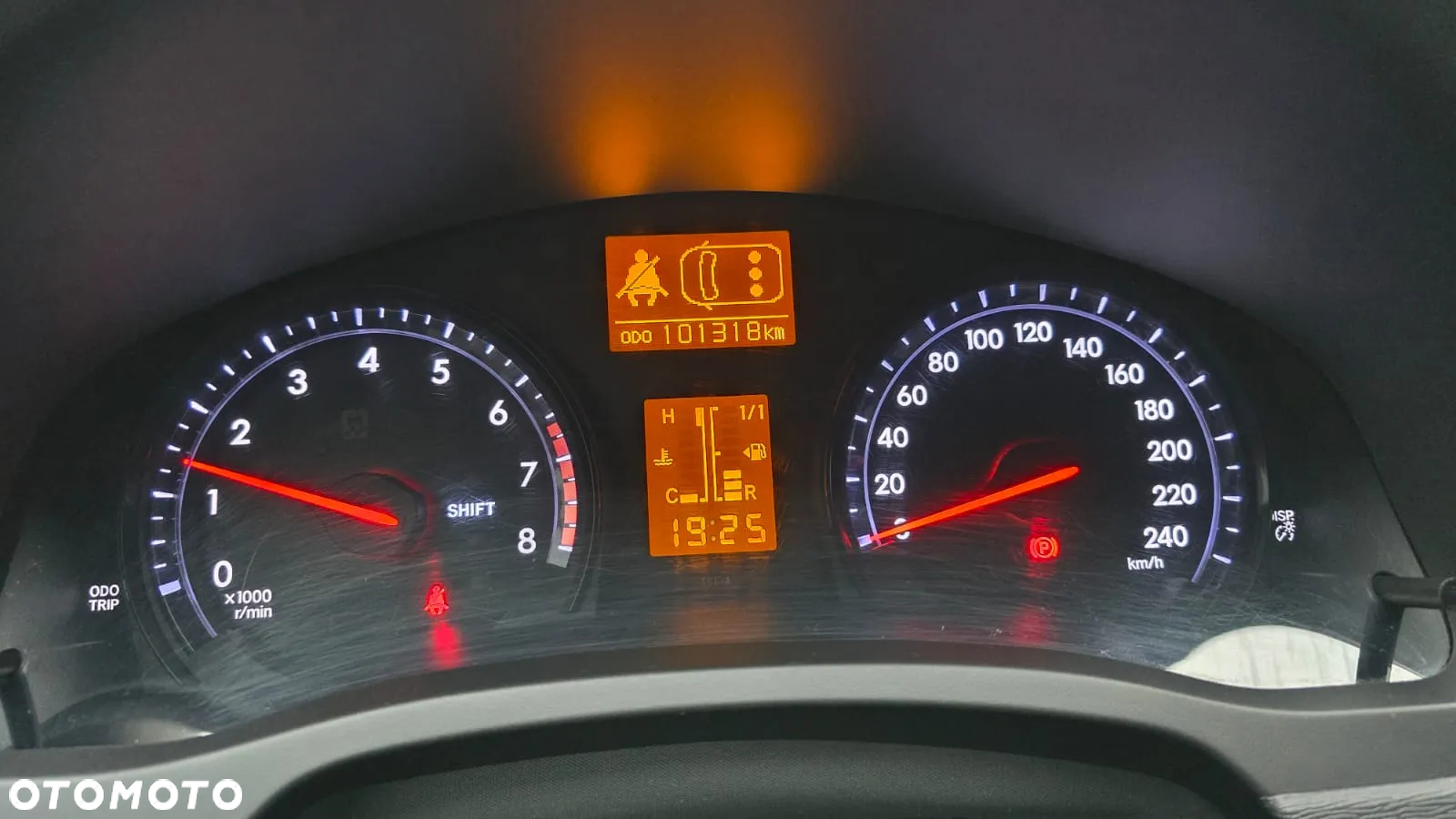 Toyota Avensis 1.8 Active - 11