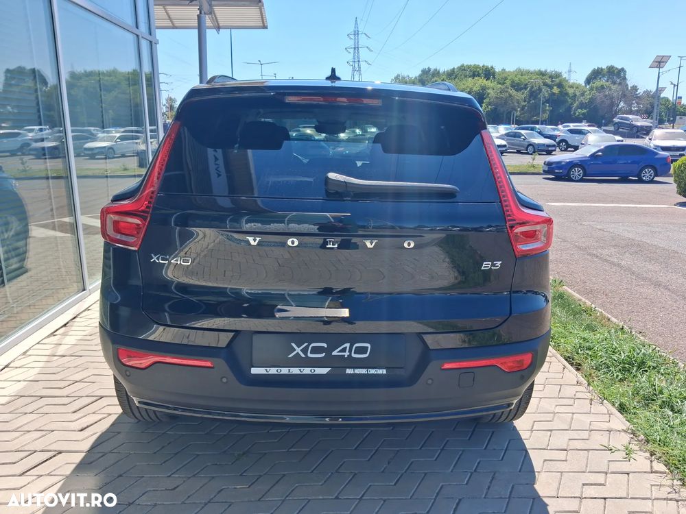 Volvo XC 40 B3 AT FWD MHEV Plus Dark - 8
