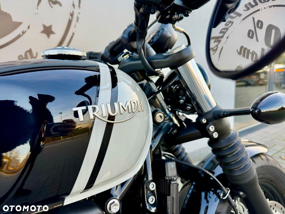 Triumph Bonneville Bobber - 15