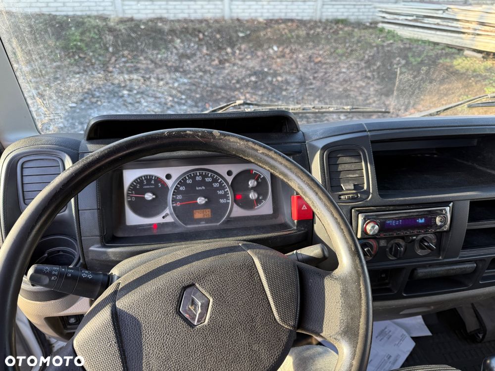 Renault Maxity - 11