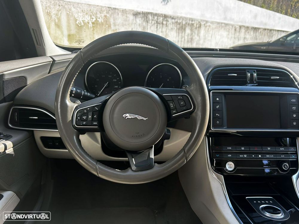 Jaguar XE 20d Aut. Prestige - 41