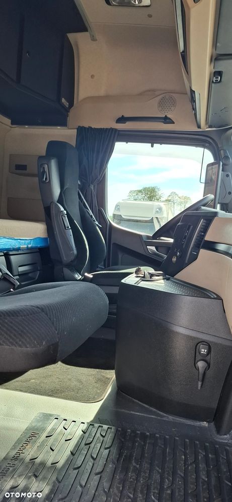 Mercedes-Benz Actros - 12