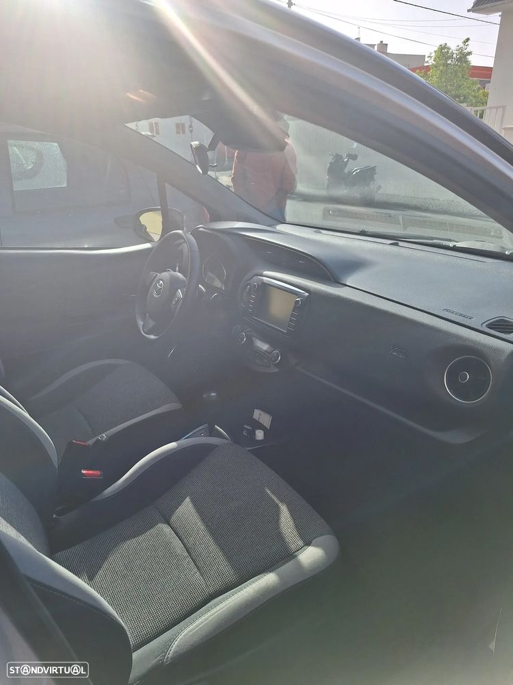 Toyota Yaris 1.5 HSD 20 Anos - 9