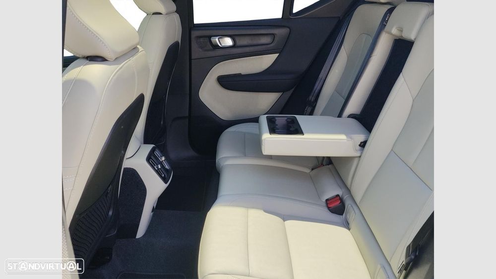 Volvo XC 40 2.0 B3 Plus Dark - 16
