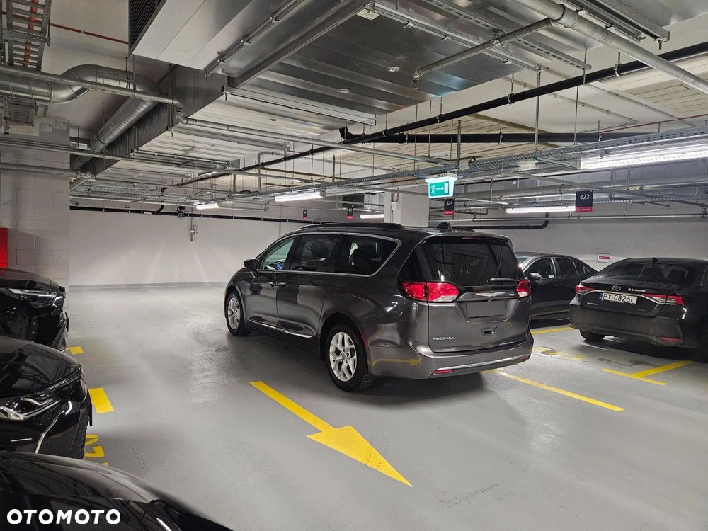 Chrysler Pacifica - 3