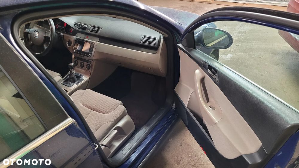 Volkswagen Passat 1.9 TDI Comfortline - 22