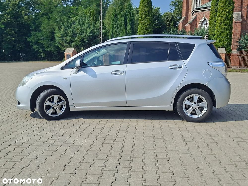 Toyota Verso 2.0 D-4D Sol plus - 4