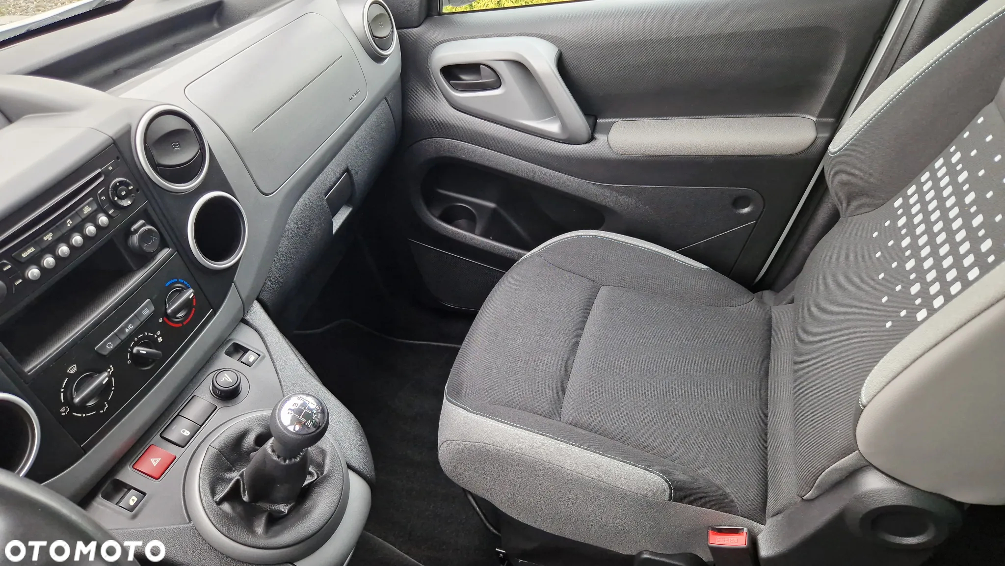 Citroën Berlingo Multispace BlueHDi 100 SELECTION - 17