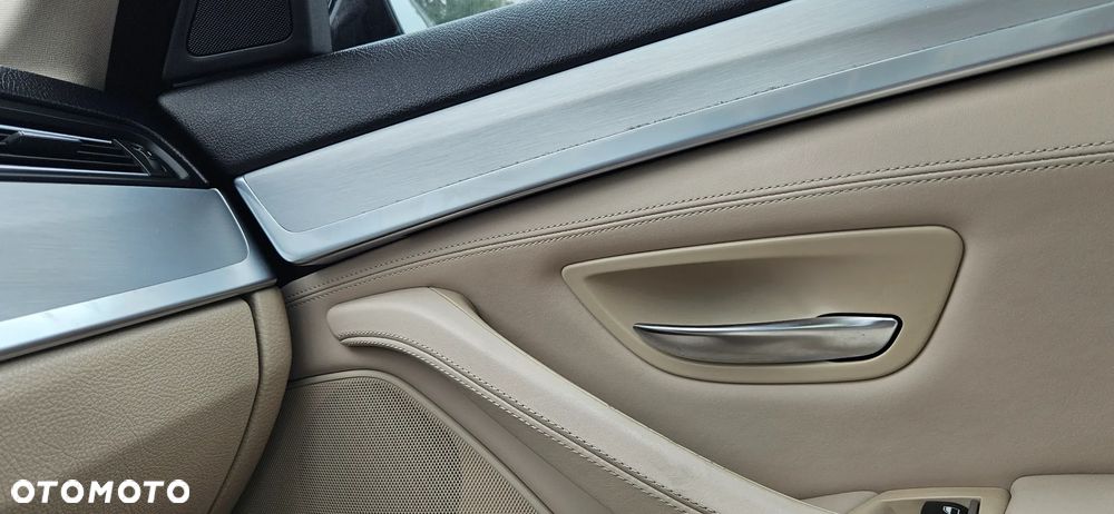 BMW Seria 5 530d Touring Modern Line - 31