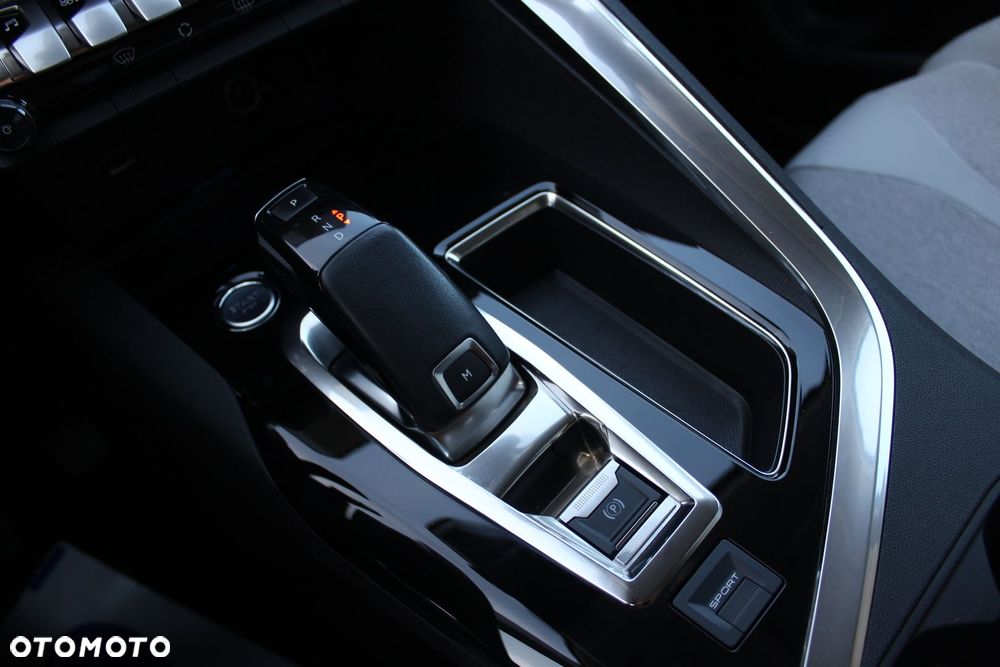 Peugeot 3008 1.2 PureTech Allure S&S EAT6 - 9