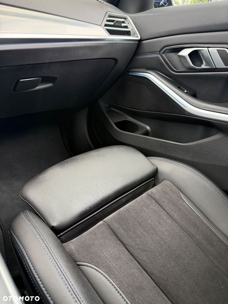 BMW Seria 3 320d xDrive M Sport sport - 29