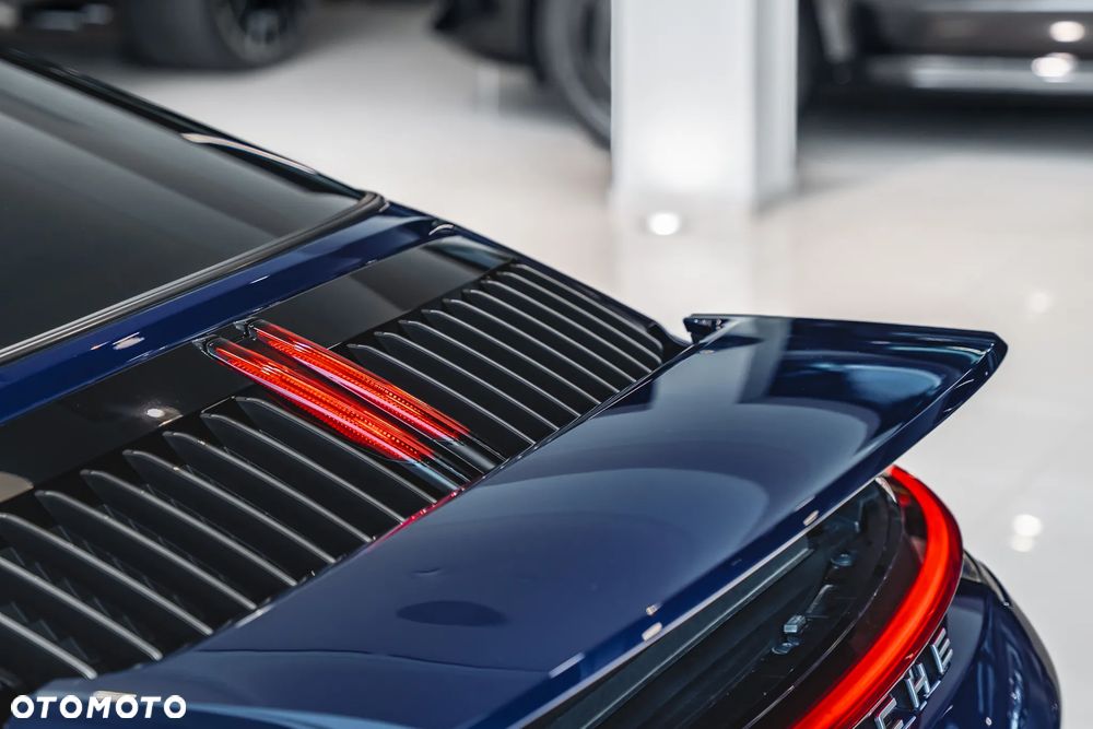 Porsche 911 Targa 4 - 5
