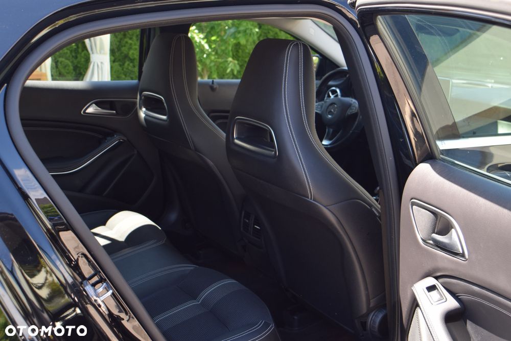 Mercedes-Benz GLA 200 7G-DCT Style - 23