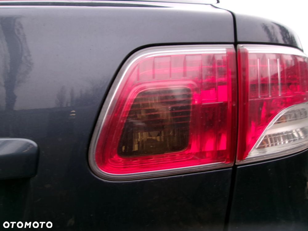 LAMPA PRAWA LEWA TYŁ Z KLAPY AVENSIS T27 09-12 KOMBI EU - 1