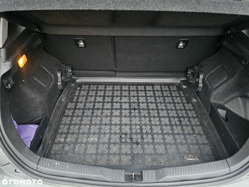 Toyota Auris 1.8 HSD Prestige - 19