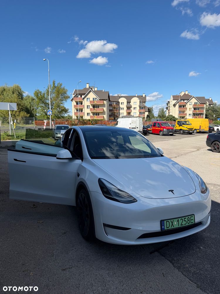 Tesla Model Y Performance AWD - 8