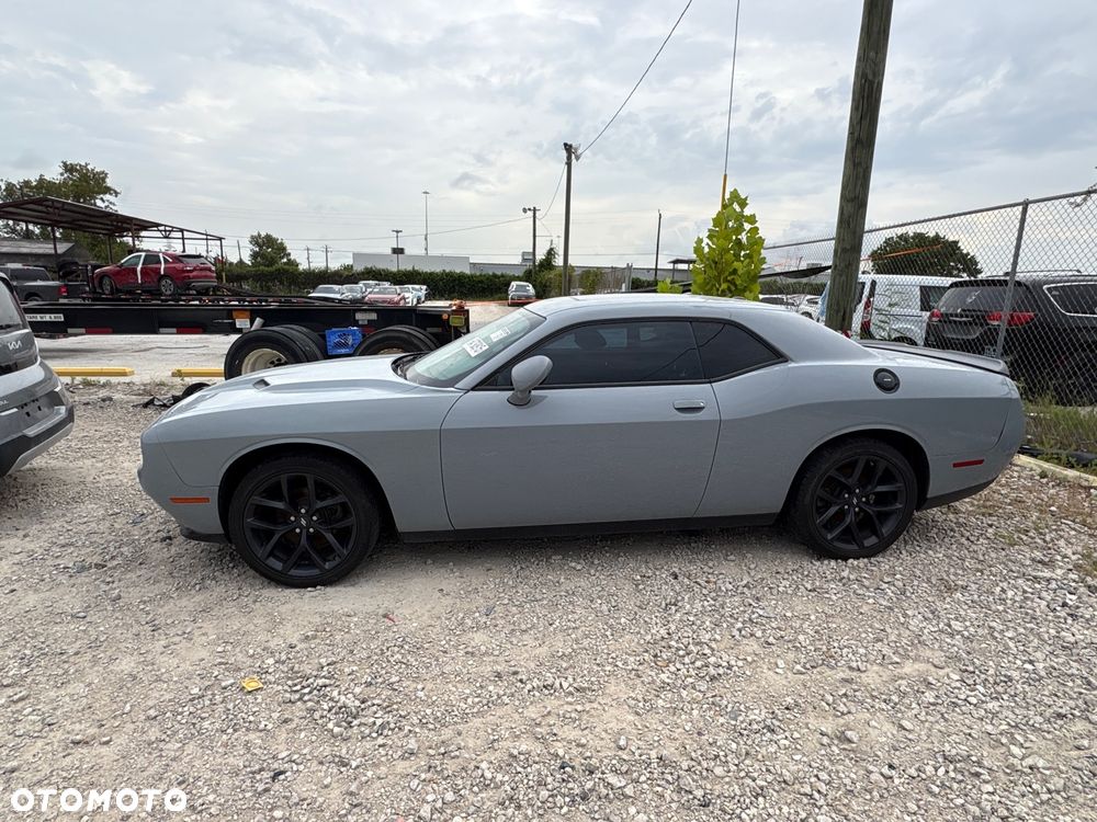 Dodge Challenger - 8