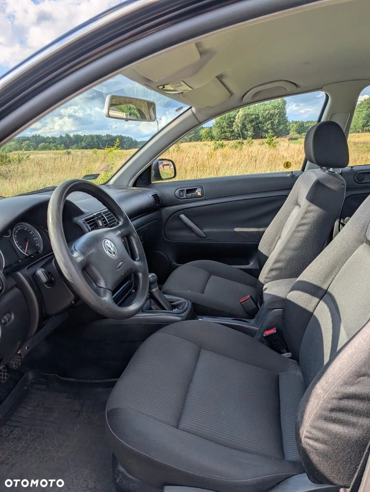 Volkswagen Passat 1.9 TDI Comfortline Family - 17