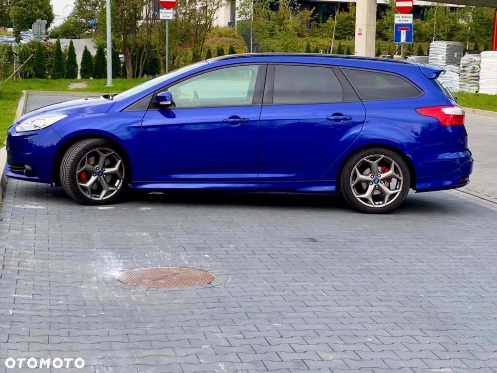 Ford Focus 2012 photo 2