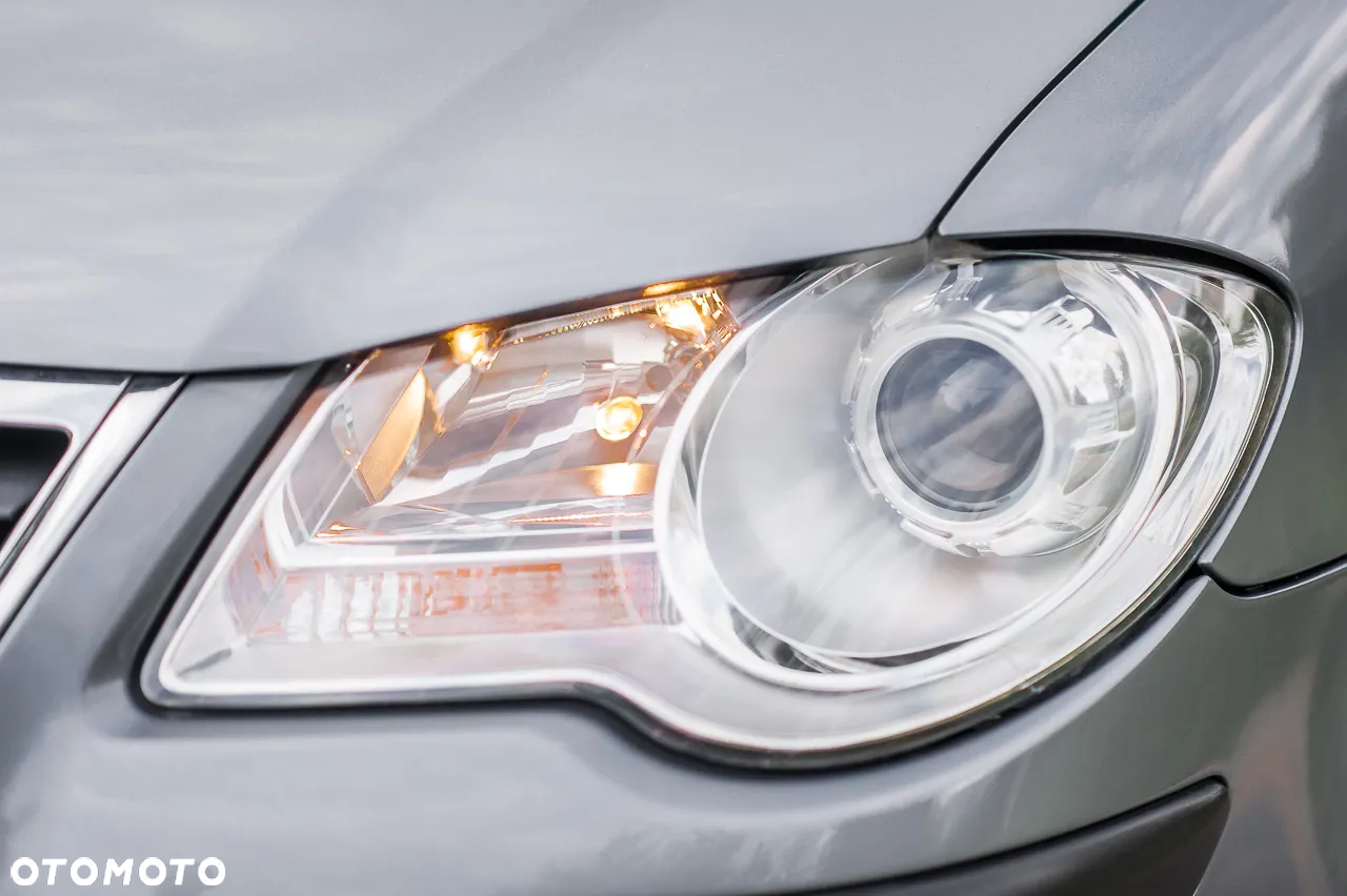 Volkswagen Touran 1.6 Conceptline - 32