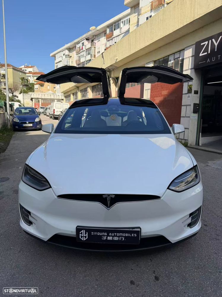 Tesla Model X - 5