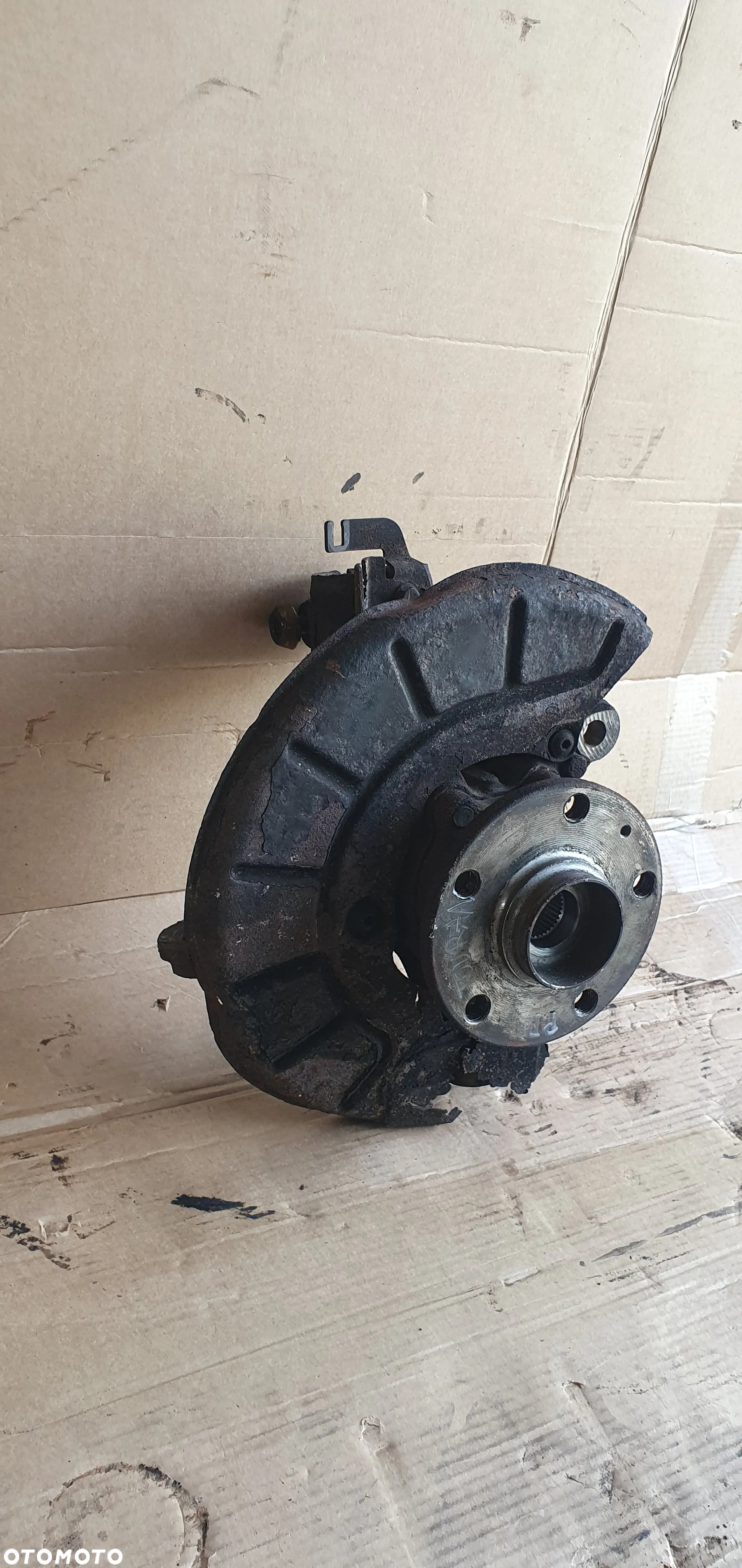 Zwrotnica piasta prawy przód przednia VW Touran 1T0 1.9 TDI - 4