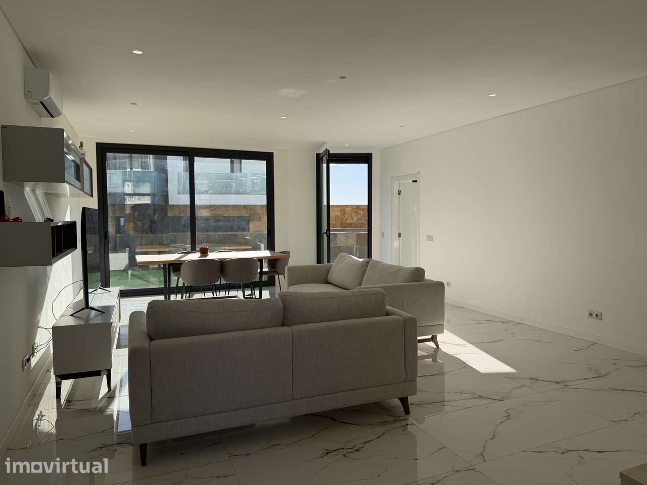 Moradia T4 NOVA com box e piscina - Grande imagem: 3/42