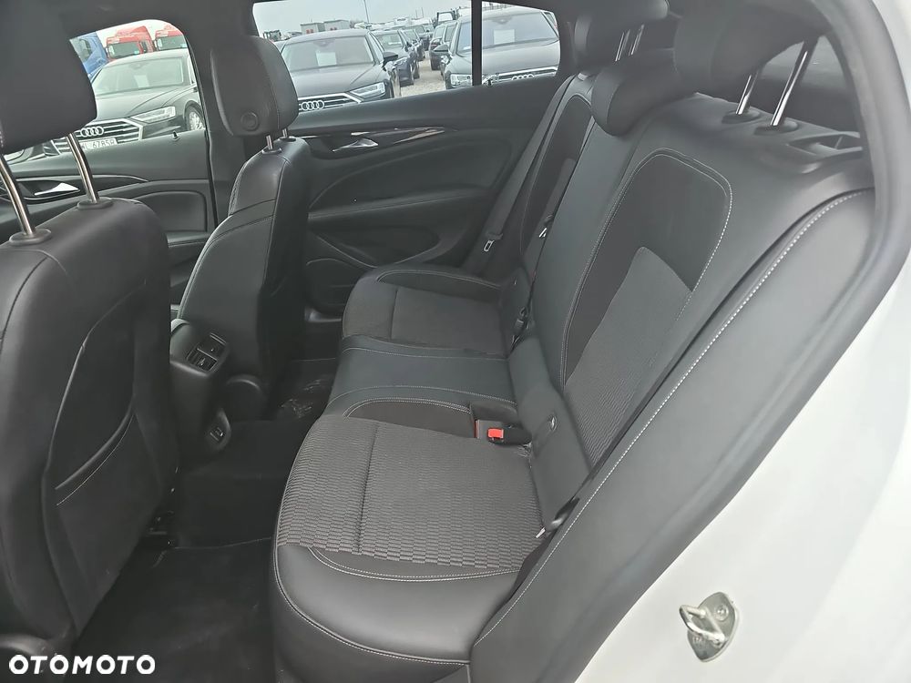 Opel Insignia 1.5 T Innovation S&S - 12