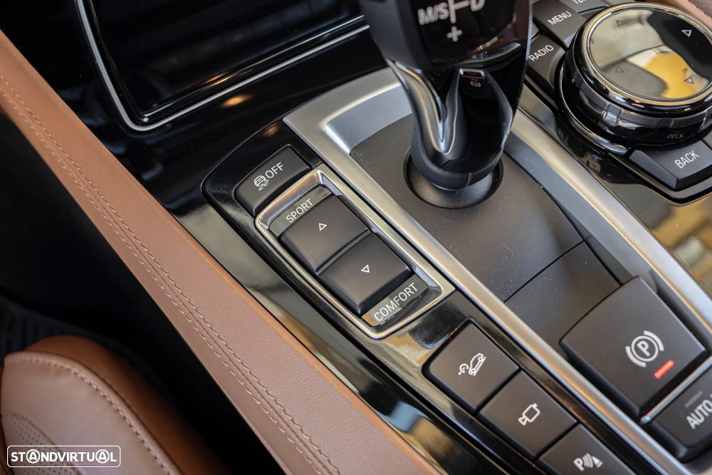 BMW 750 Li xDrive Pack M — fotografia 34
