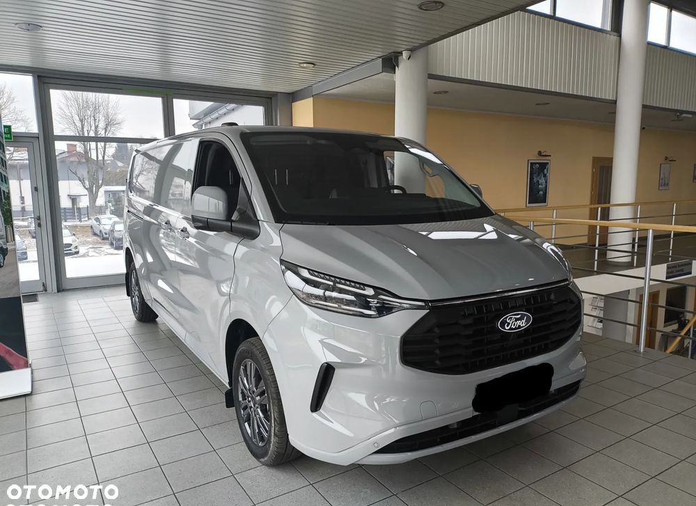 Ford Transit Custom Van - 8