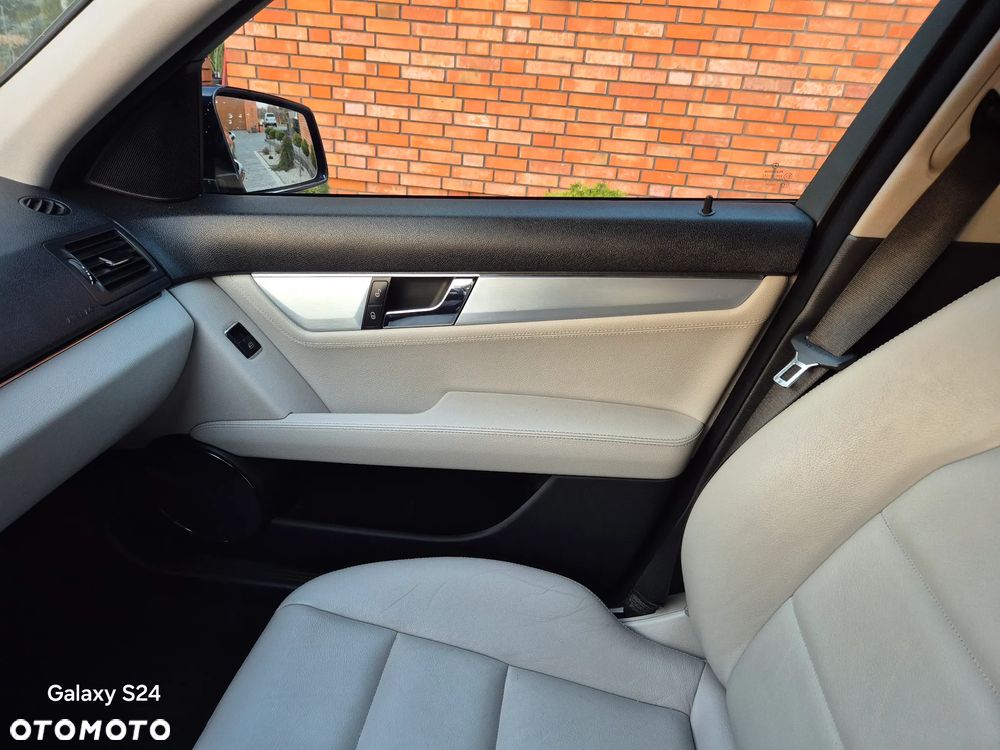Mercedes-Benz Klasa C 180 BlueEFFICIENCY Elegance - 13
