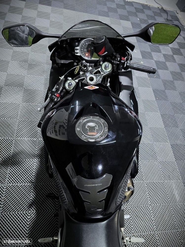 Honda CBR !000 RR Fireblade - 11