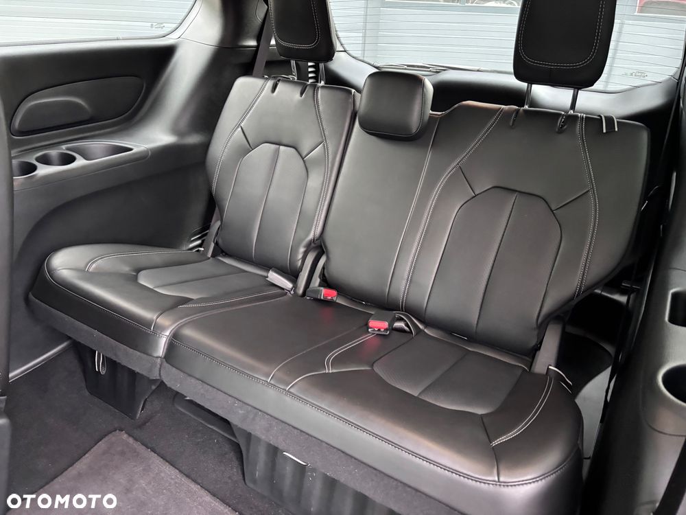 Chrysler Pacifica - 22