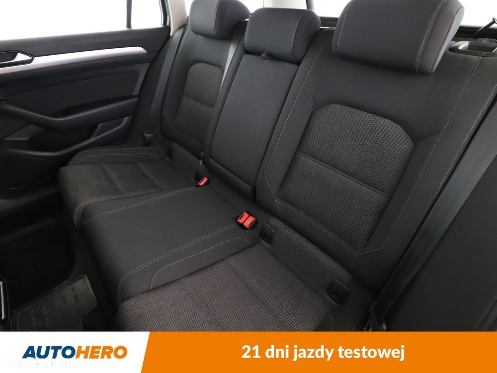 Volkswagen Passat - 14