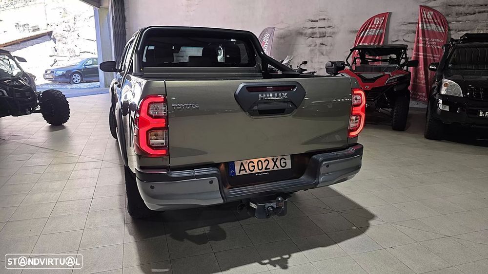 Toyota Hilux 2.8 D-4D 4WD GR Sport II - 18