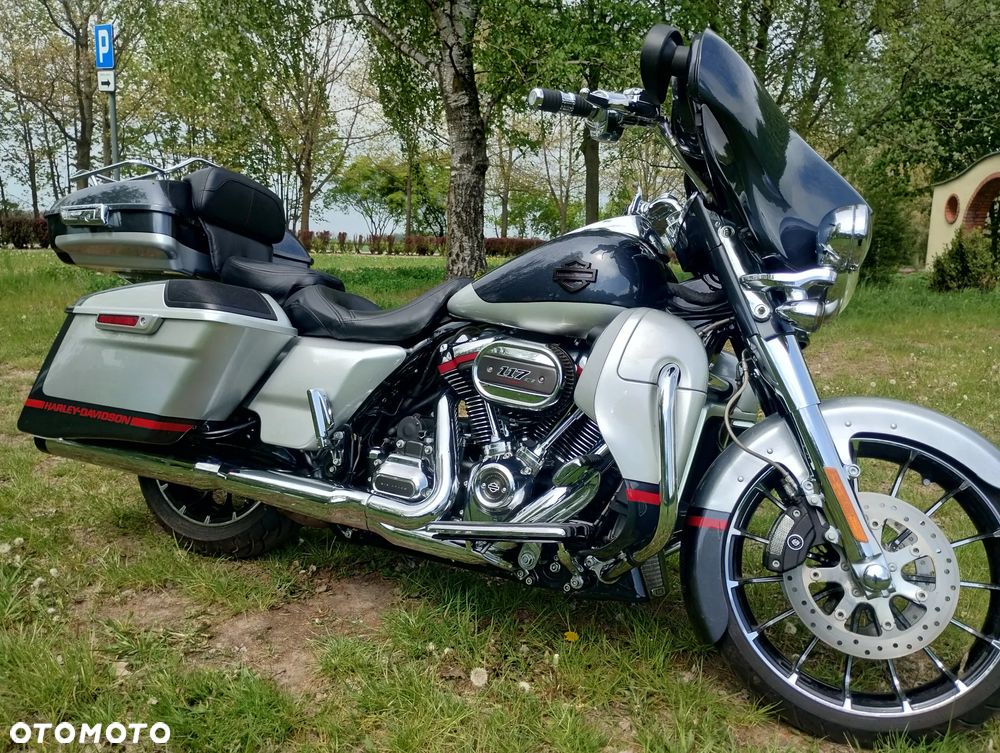 Harley-Davidson CVO Street Glide - 1