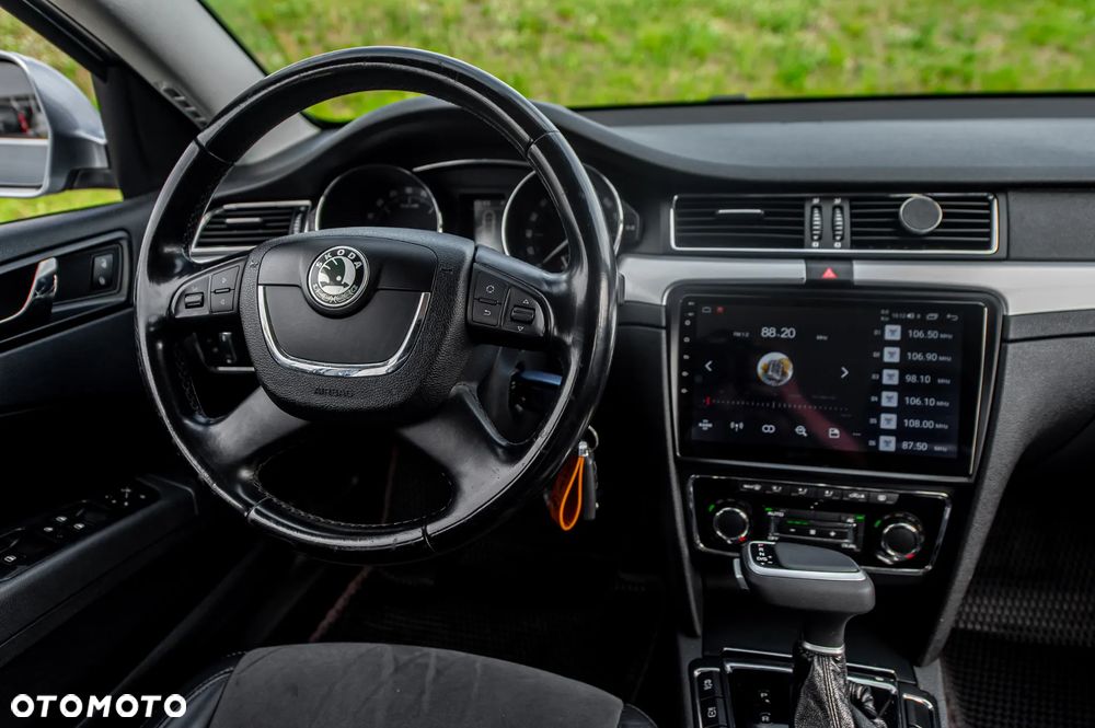 Skoda Superb 2.0 TDI Family DSG - 23